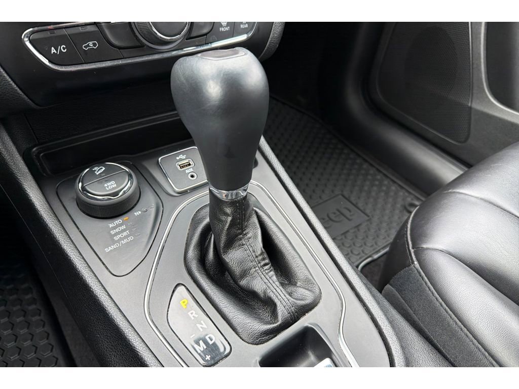 Used 2019 Jeep Cherokee Latitude Plus w/ Cold Weather Group image 23