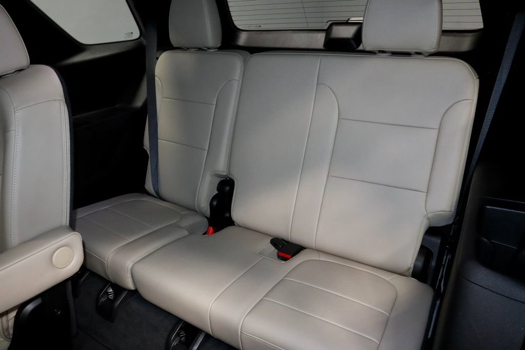 Used 2023 Chevrolet Traverse LT FWD image 23