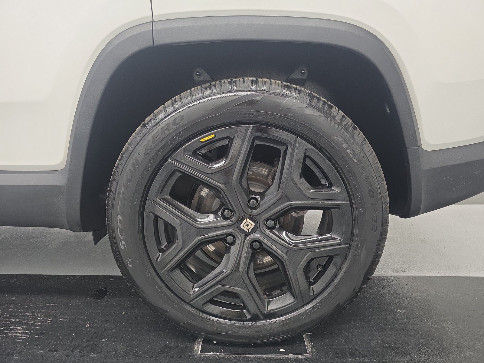 Used 2024 Rivian R1S Adventure AWD/4WD image 10