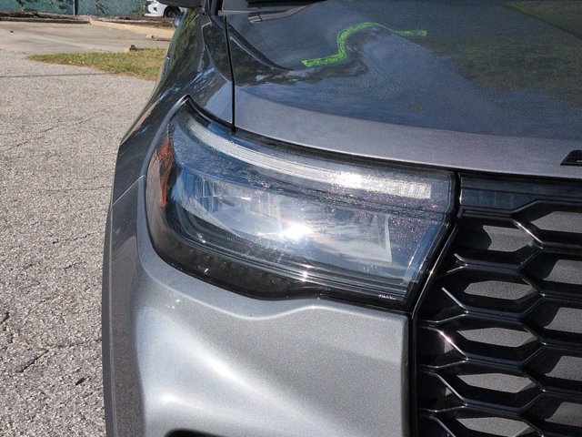 Used 2025 Ford Explorer ST-Line w/ ST-Line Street Pack AWD/4WD image 9