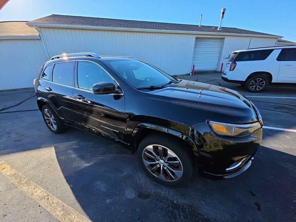 Used 2019 Jeep Cherokee Overland w/ Technology Group AWD/4WD image 3