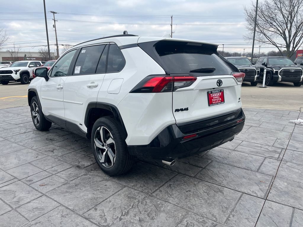 New 2025 Toyota RAV4 SE w/ Weather & Moonroof Package video 3