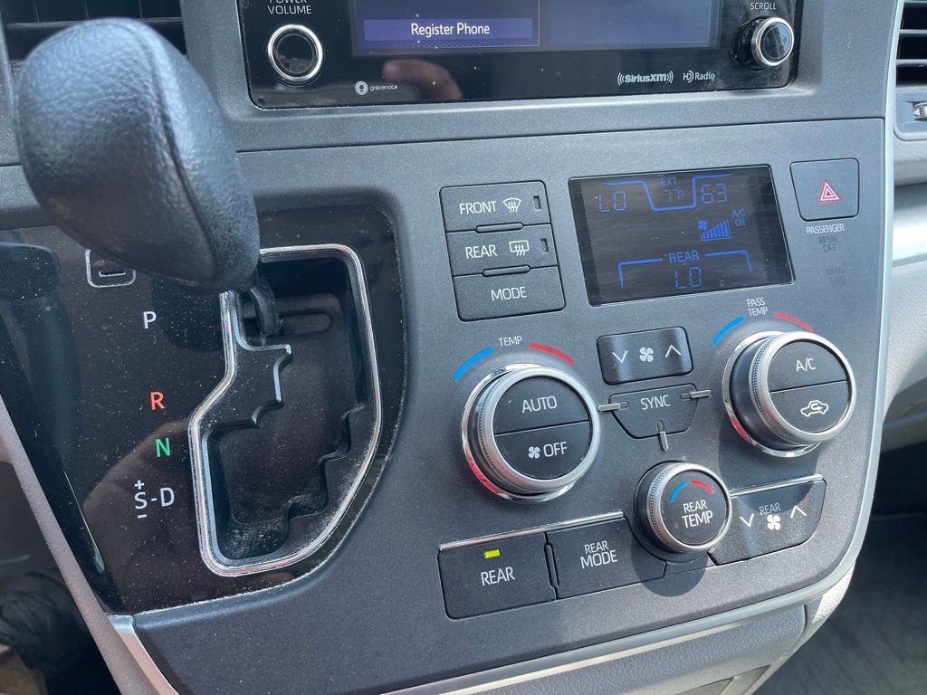 Used 2020 Toyota Sienna LE FWD image 10