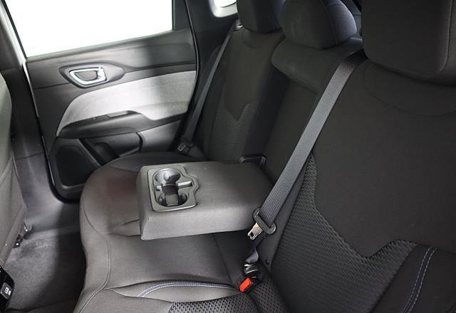 Used 2025 Jeep Compass Sport image 20