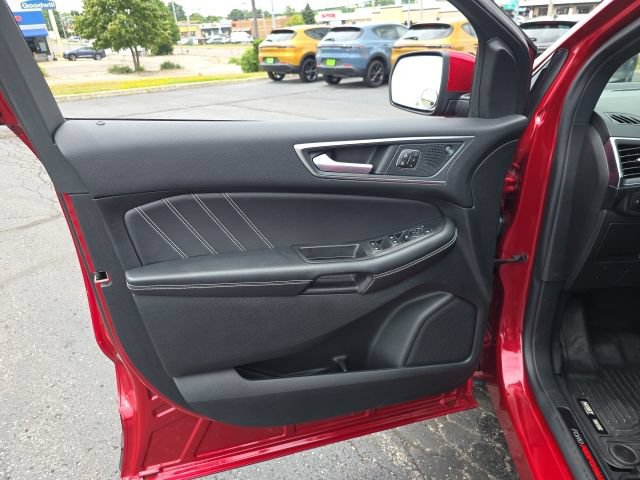 Used 2024 Ford Edge ST w/ Equipment Group 401A AWD/4WD image 11