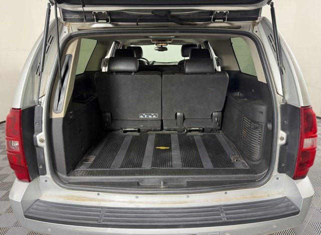 Used 2014 Chevrolet Suburban LT RWD image 8