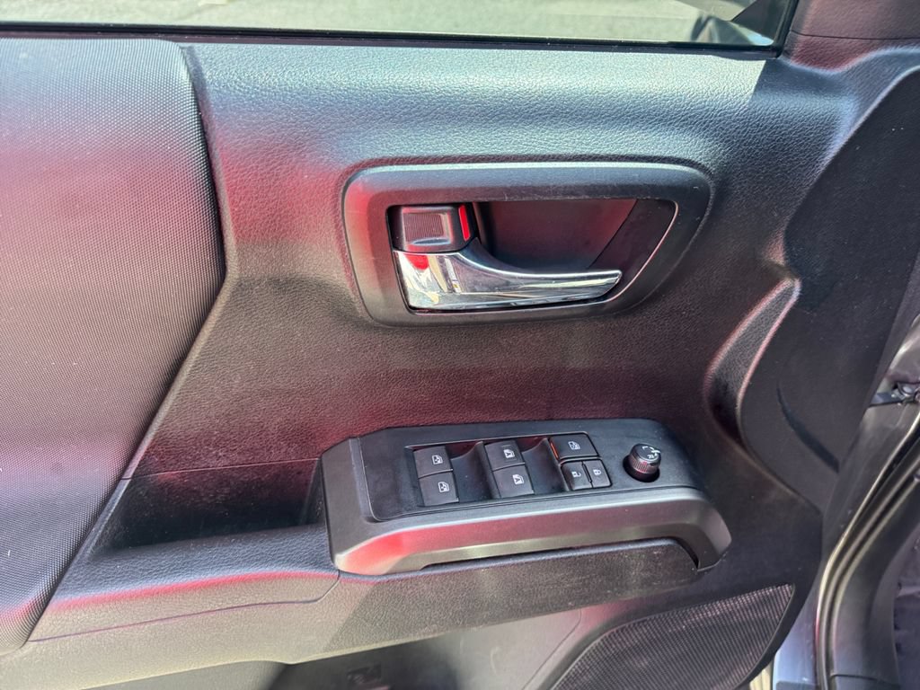 Used 2021 Toyota Tacoma TRD Off-Road w/ Technology Package AWD/4WD image 24