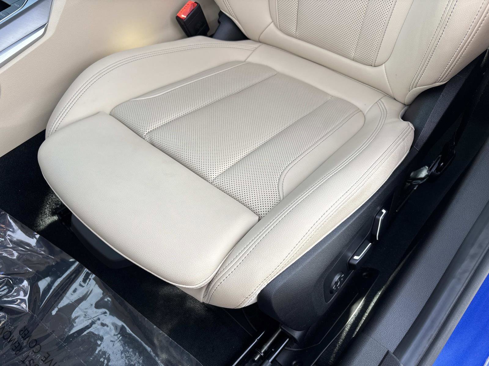 Certified 2025 BMW 330i xDrive Sedan w/ M Sport Package image 20