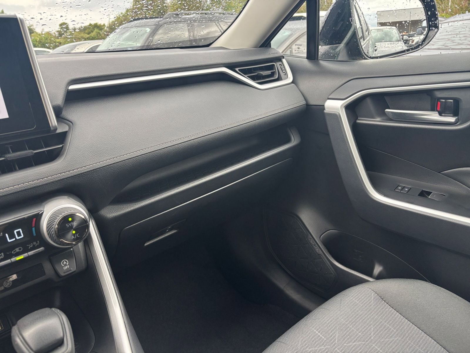 Used 2025 Toyota RAV4 XLE image 35