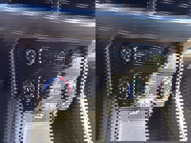 Used 2023 Chevrolet Suburban Z71 image 39