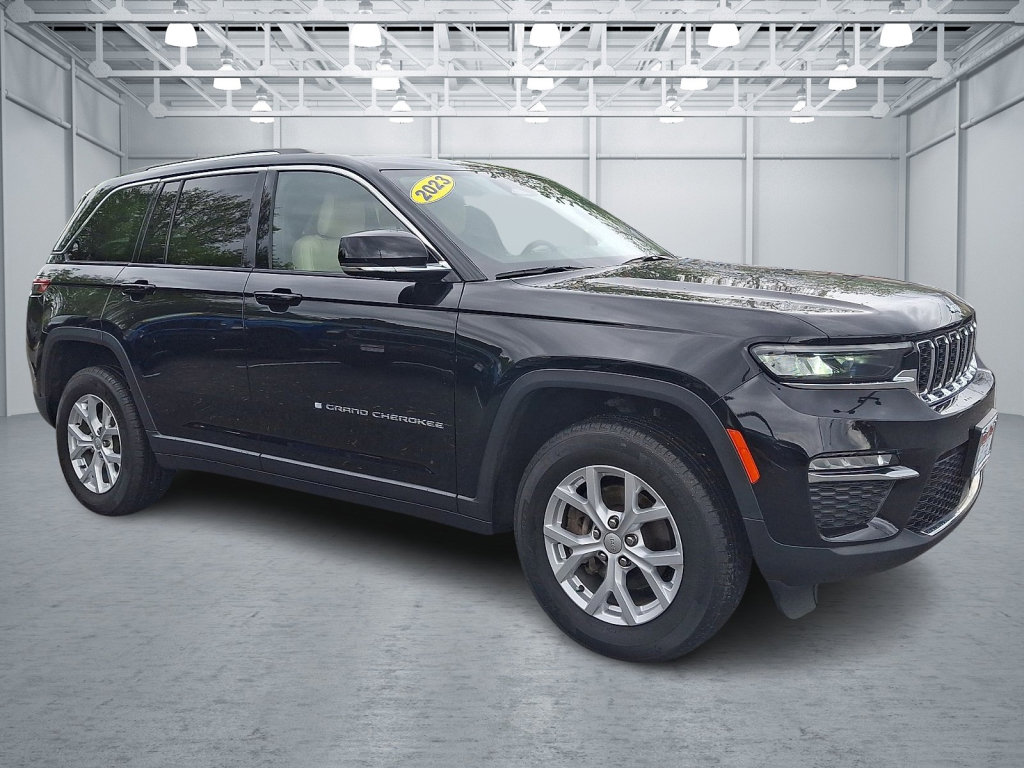Used 2023 Jeep Grand Cherokee Limited AWD/4WD image 7