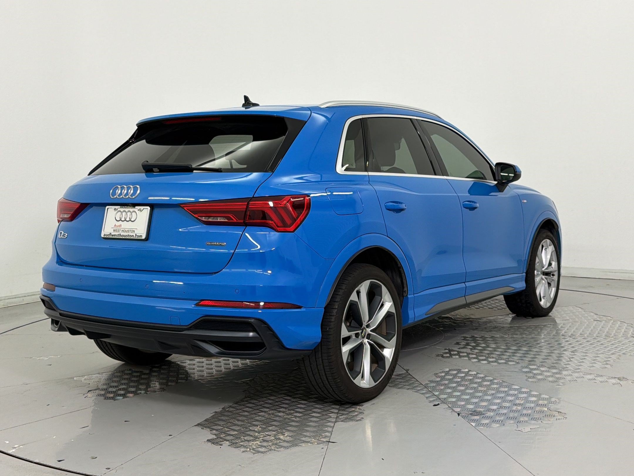 Used 2020 Audi Q3 2.0T Premium Plus w/ Premium Plus Package AWD/4WD image 9