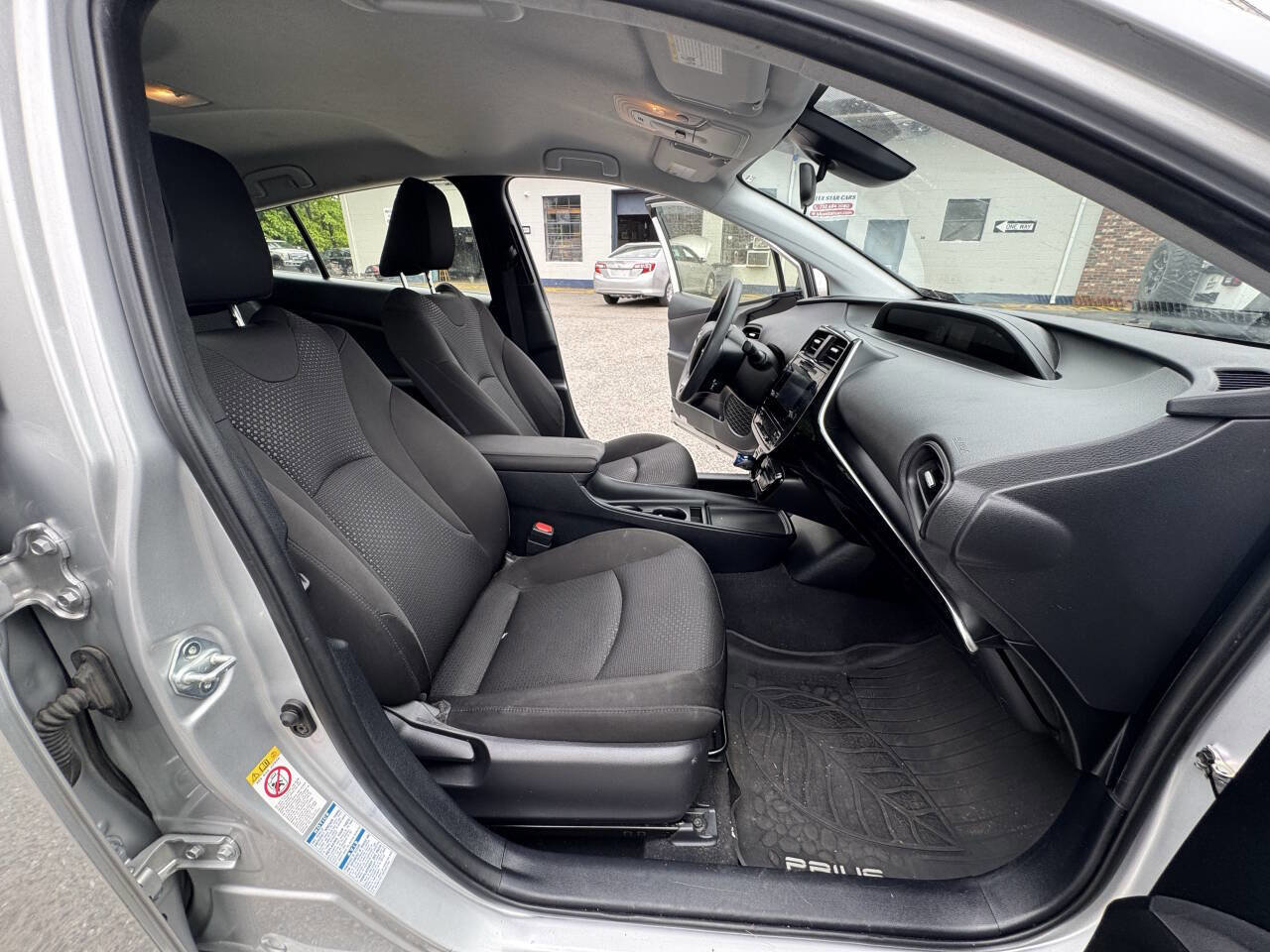 Used 2019 Toyota Prius LE AWD/4WD image 70