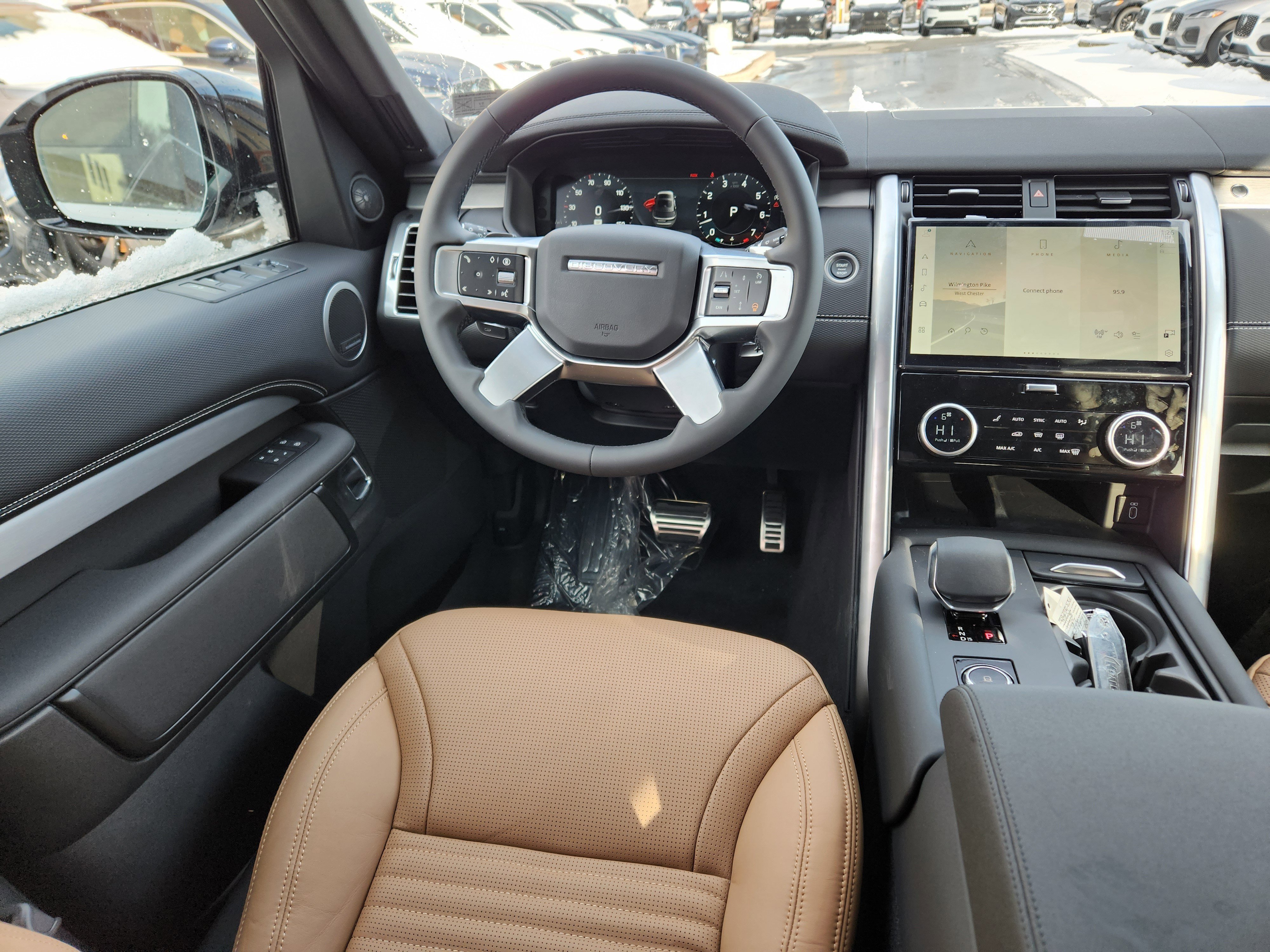 New 2026 Land Rover Discovery Limited Edition AWD/4WD image 14