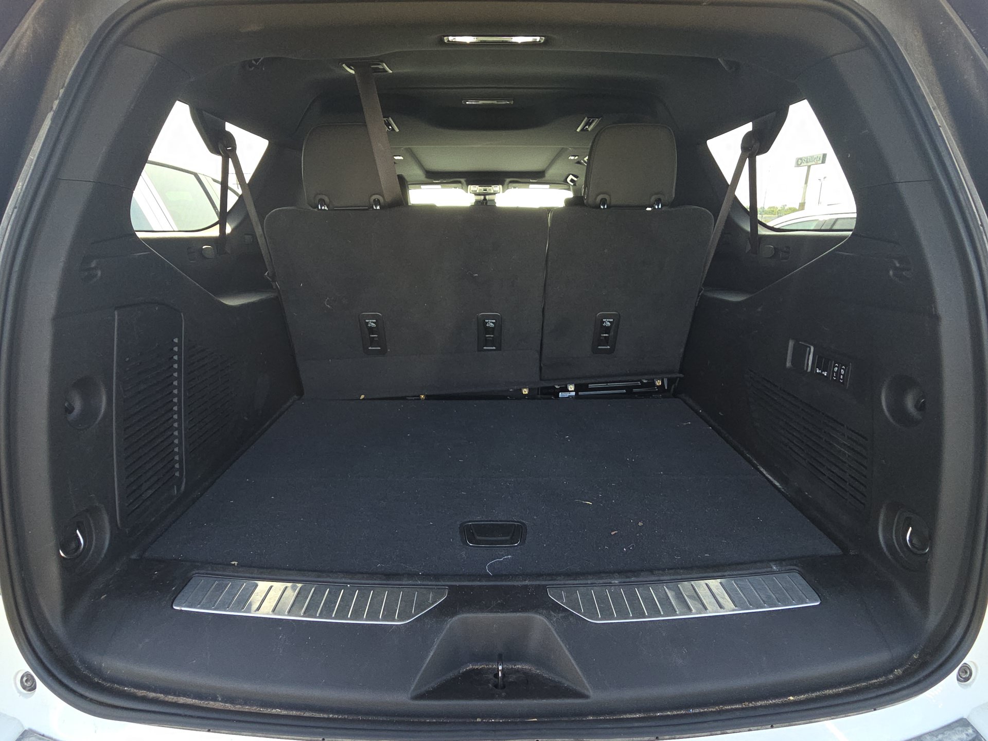 Used 2023 Chevrolet Suburban High Country AWD/4WD image 16