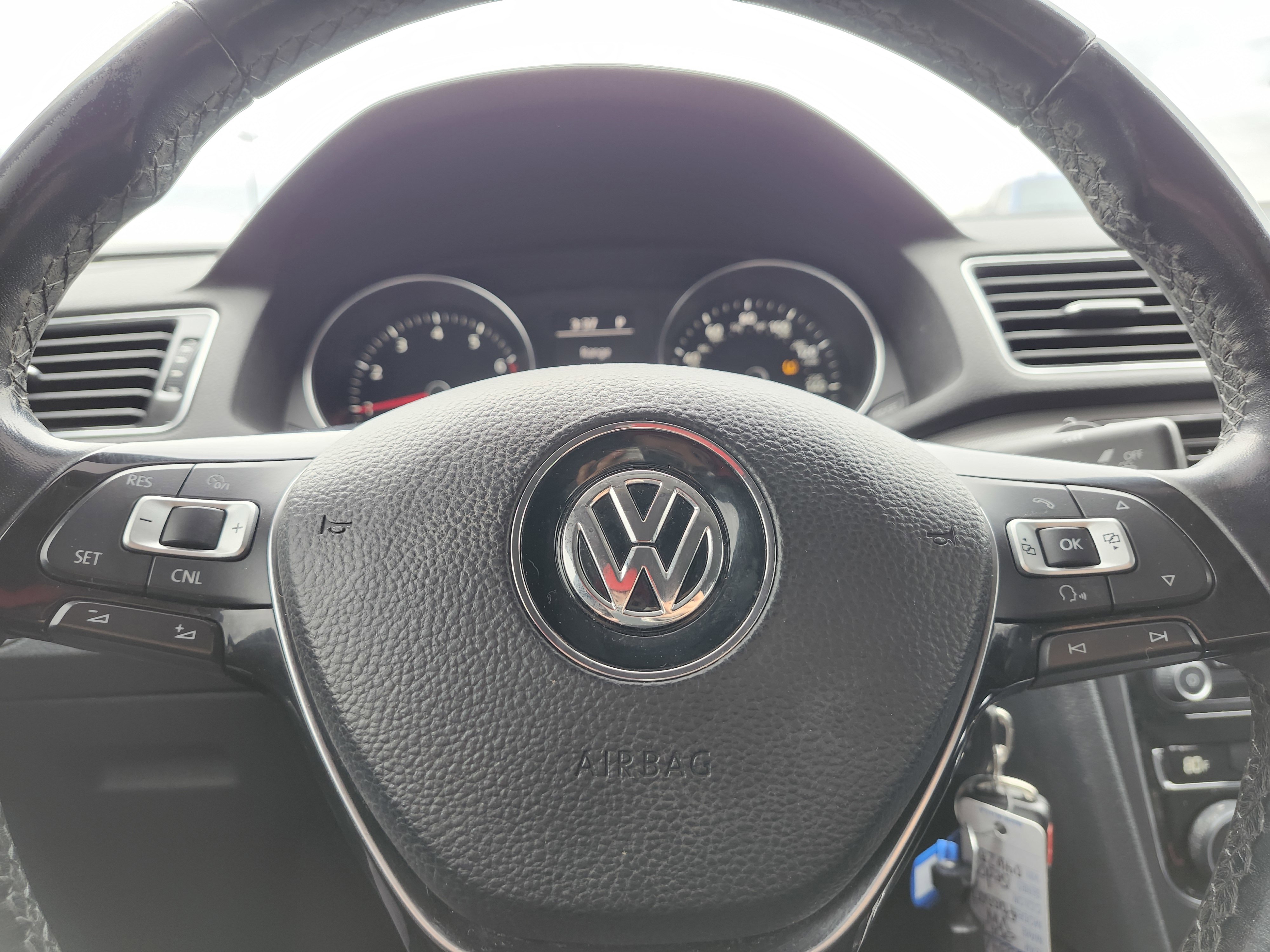 Used 2017 Volkswagen Passat 1.8T R-Line w/ R-Line Lighting Package image 25