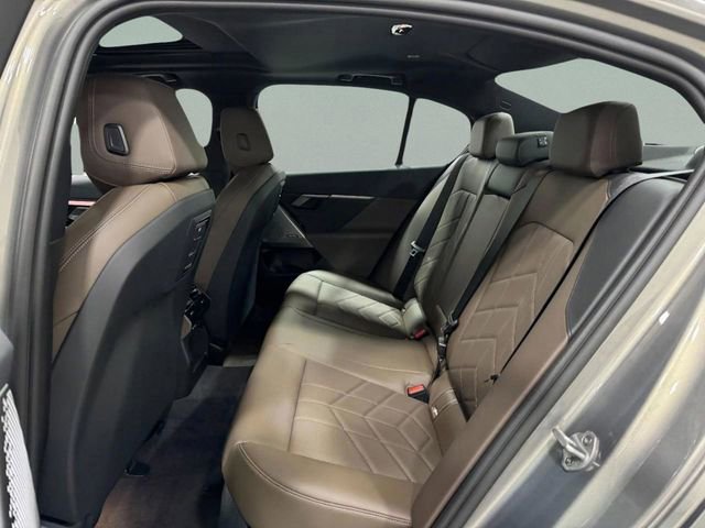 Certified 2026 BMW i5 eDrive40 w/ Premium Package AWD/4WD image 10