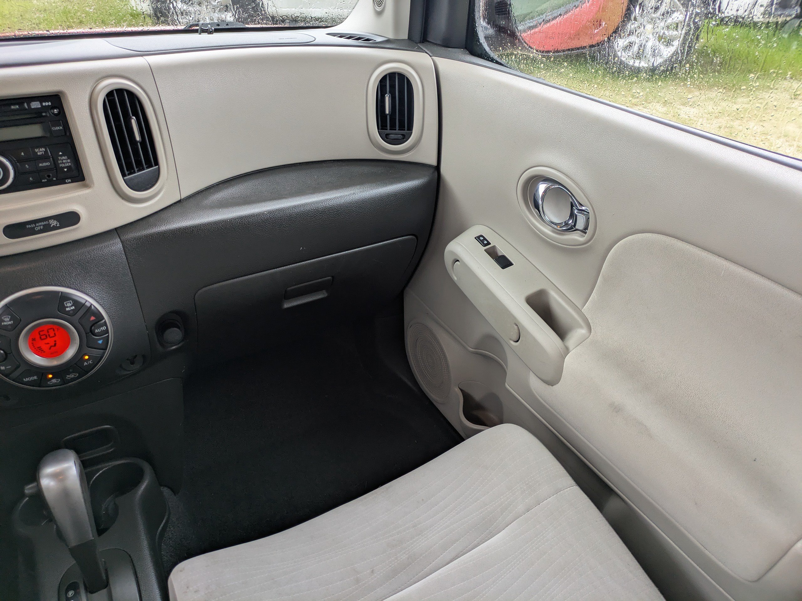 Used 2010 Nissan Cube 1.8 SL w/ Interior Designer Pkg FWD image 16