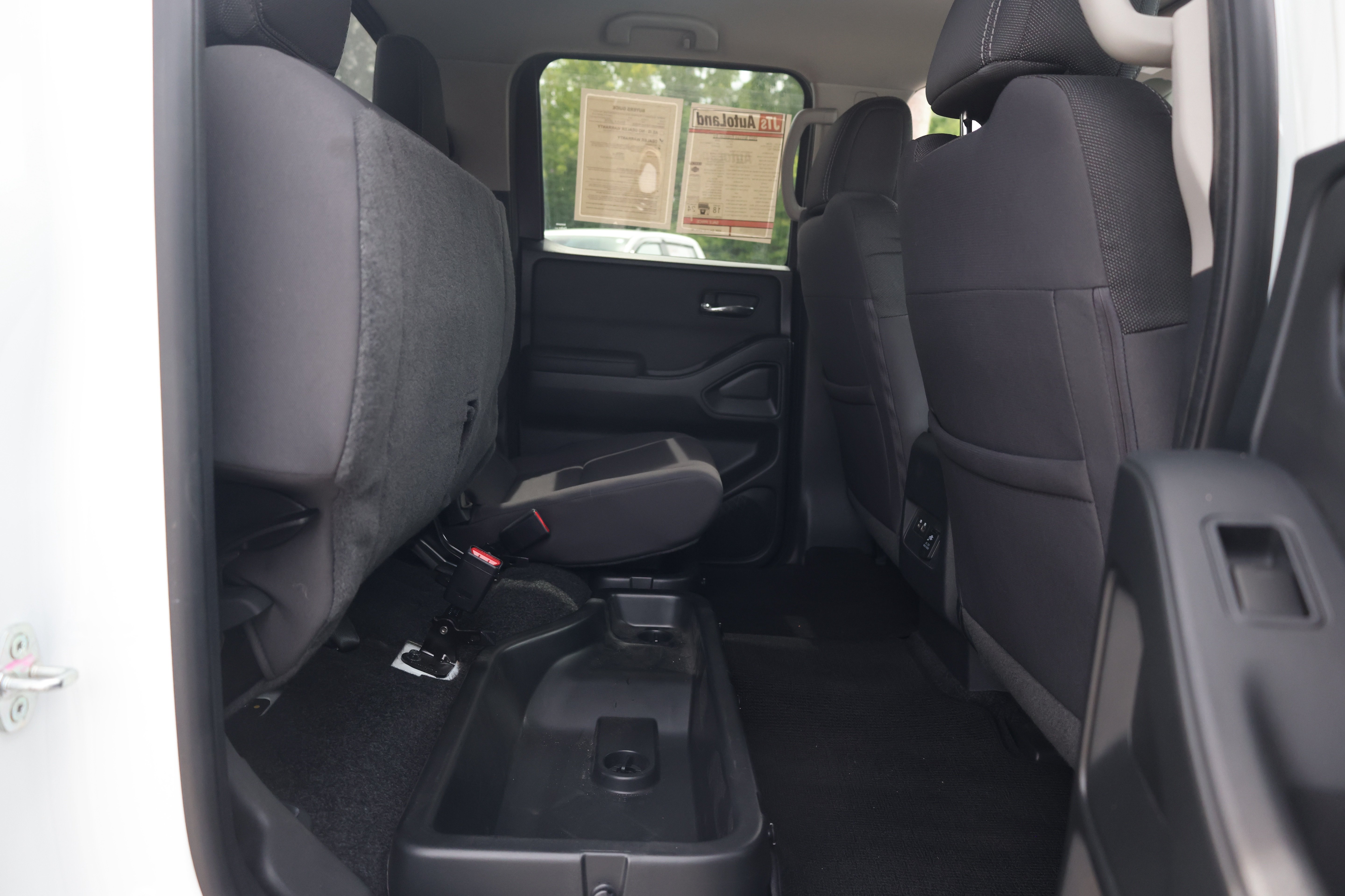Used 2022 Nissan Frontier SV w/ Technology Package RWD image 13