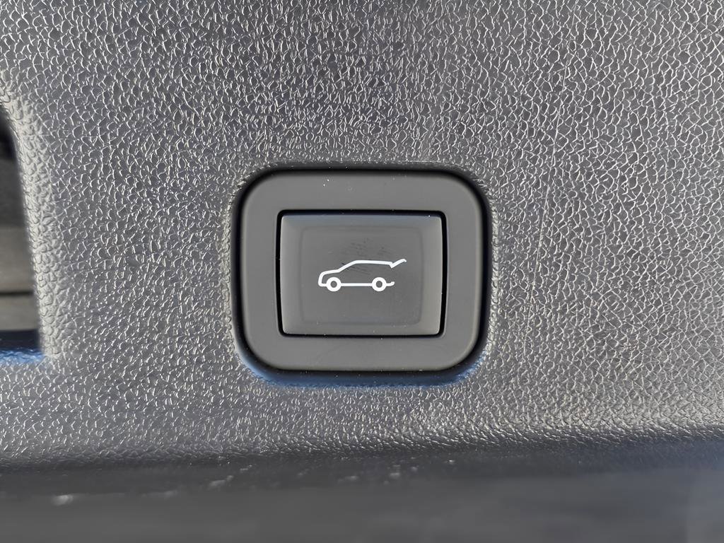 Used 2025 GMC Acadia Denali w/ Super Cruise Package image 15