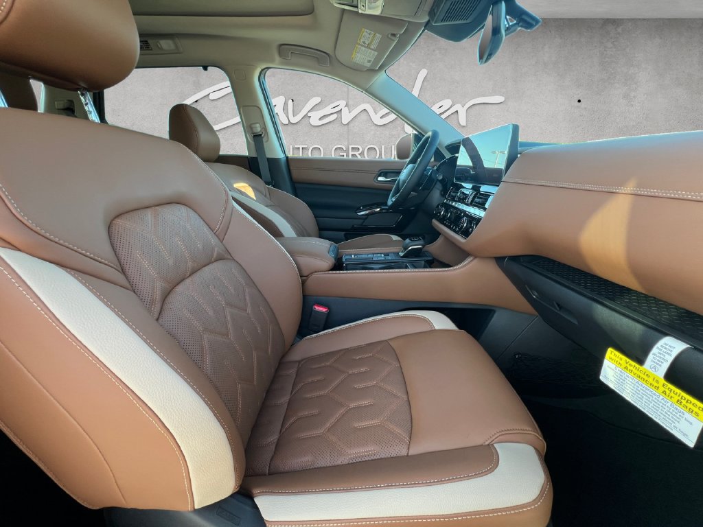 New 2026 Nissan Pathfinder Platinum FWD image 25