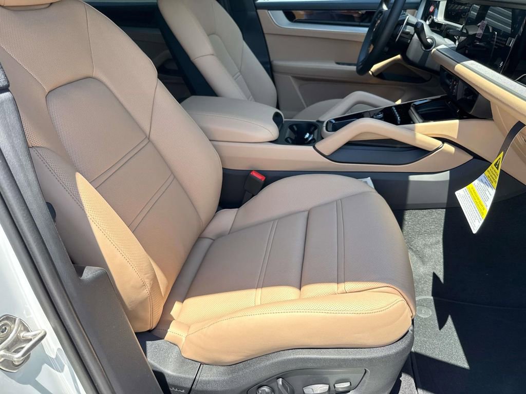 New 2026 Porsche Cayenne Coupe AWD/4WD image 16
