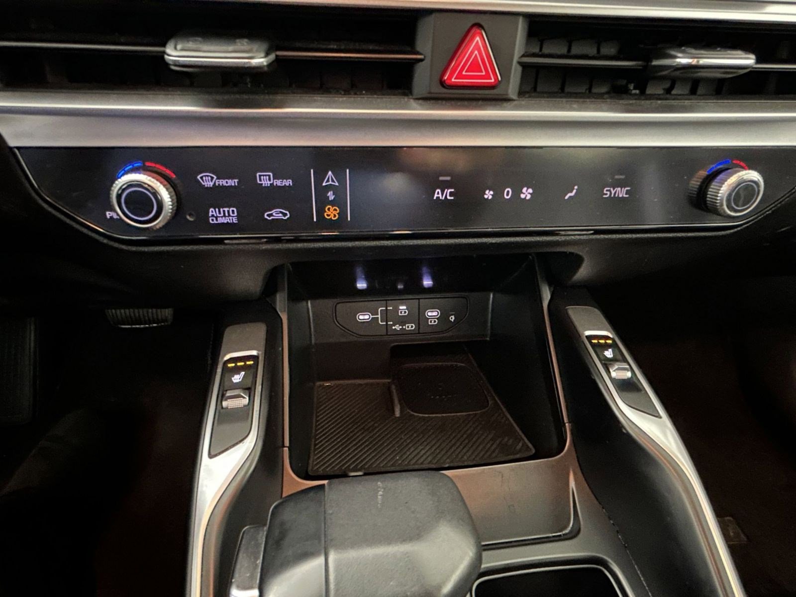 Used 2024 Kia Sorento S image 23