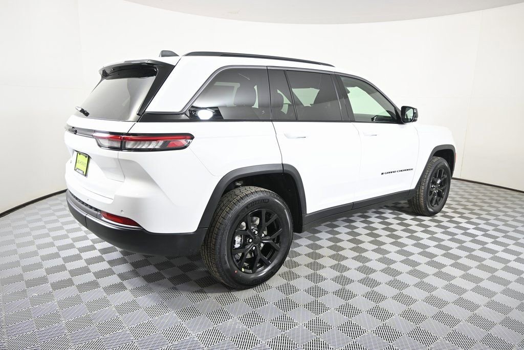 New 2026 Jeep Grand Cherokee Laredo image 6