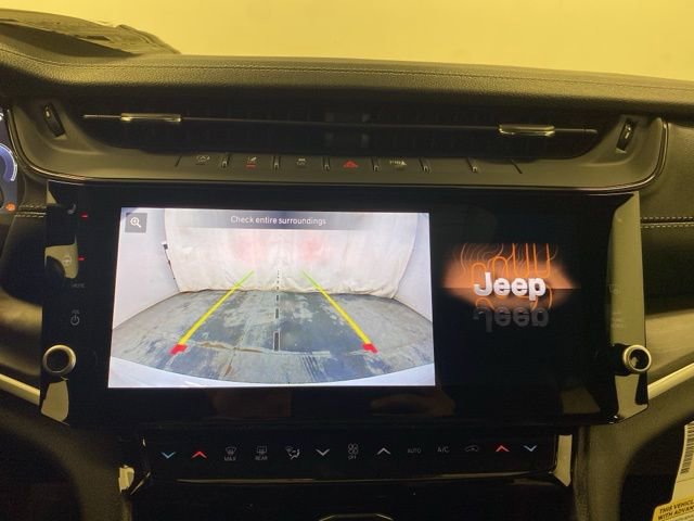 Used 2026 Jeep Grand Cherokee Laredo AWD/4WD image 11