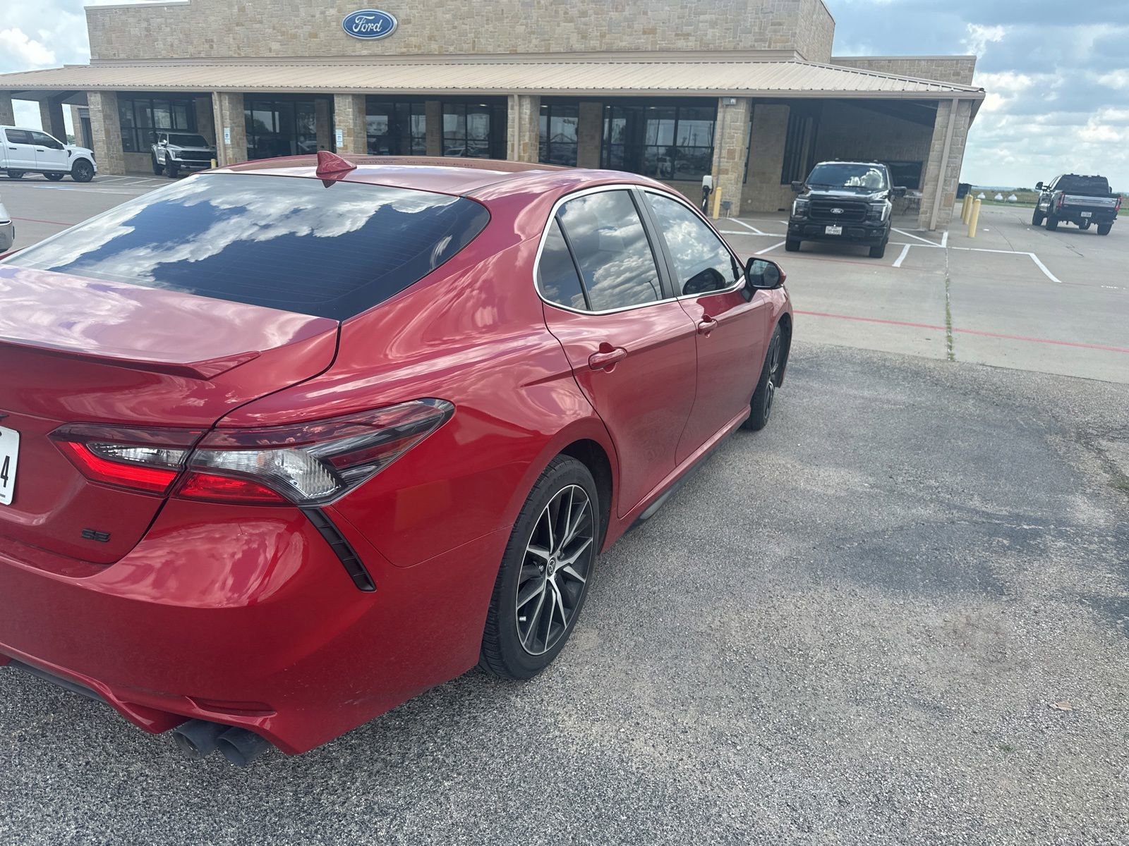 Used 2022 Toyota Camry SE FWD image 5