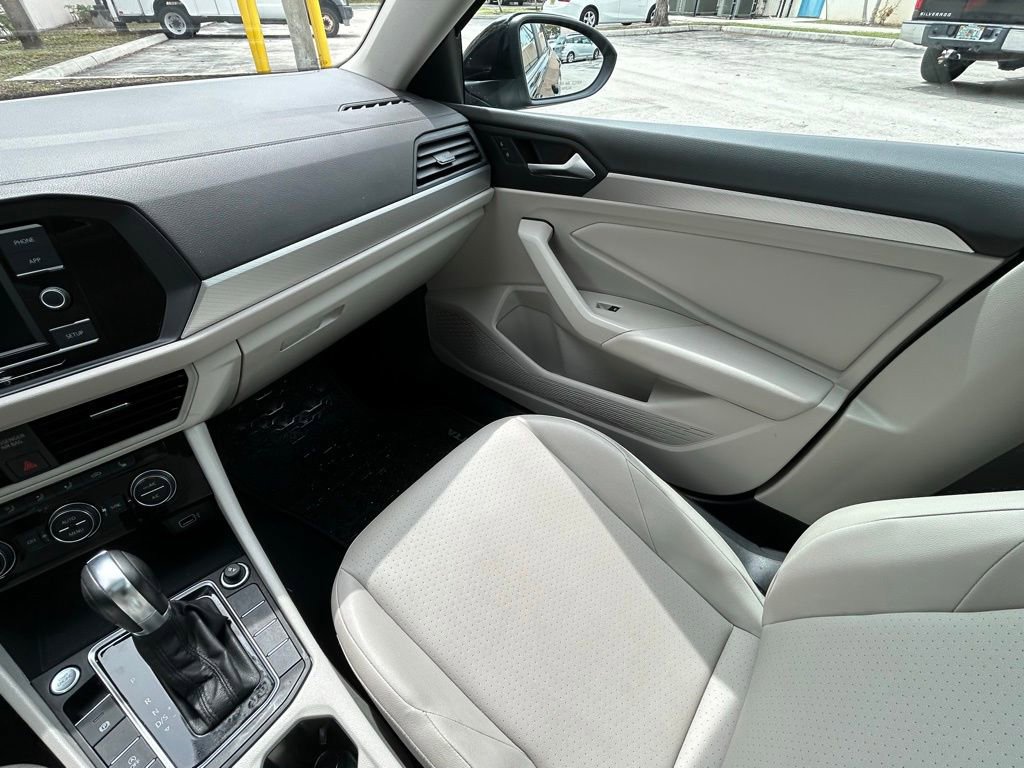 Used 2019 Volkswagen Jetta SE w/ Cold Weather Package image 11