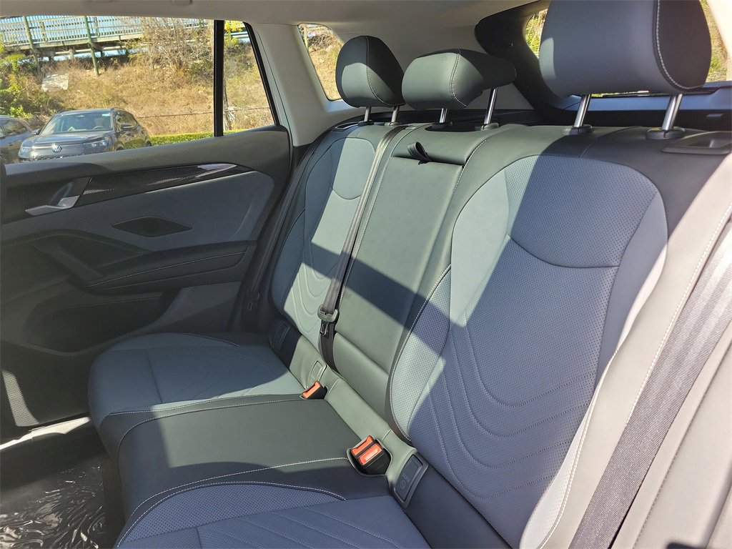 New 2026 Volkswagen Tiguan SE image 8