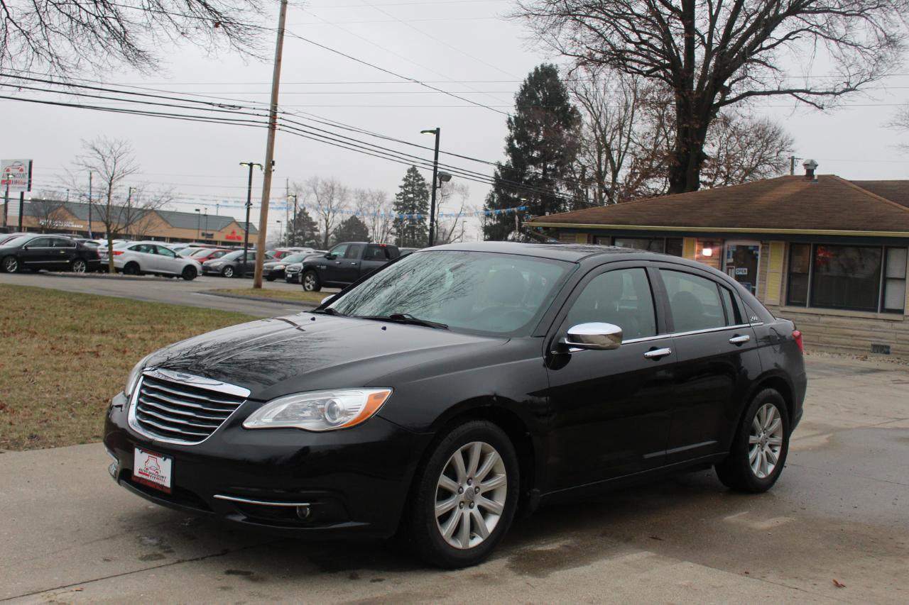 Used 2013 Chrysler 200 Limited FWD image 6