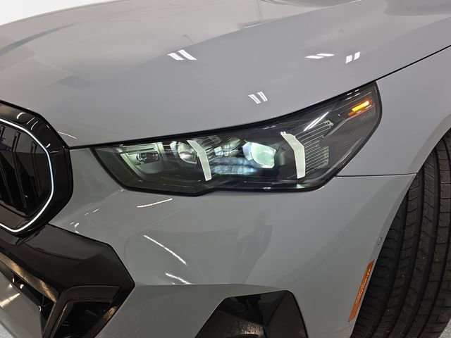 Certified 2025 BMW 550e xDrive w/ Premium Package image 28