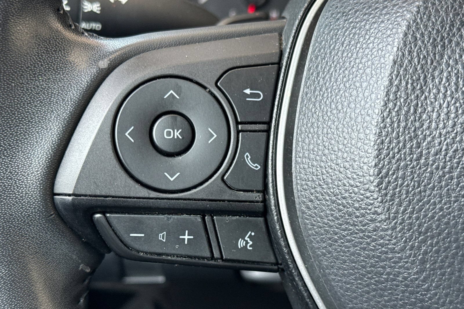 Certified 2022 Toyota Corolla SE w/ SE Premium Package FWD image 30