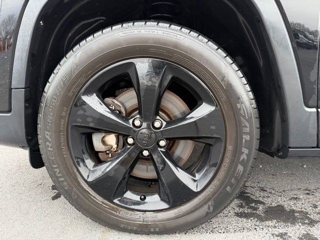 Used 2020 Jeep Cherokee Latitude Plus image 24