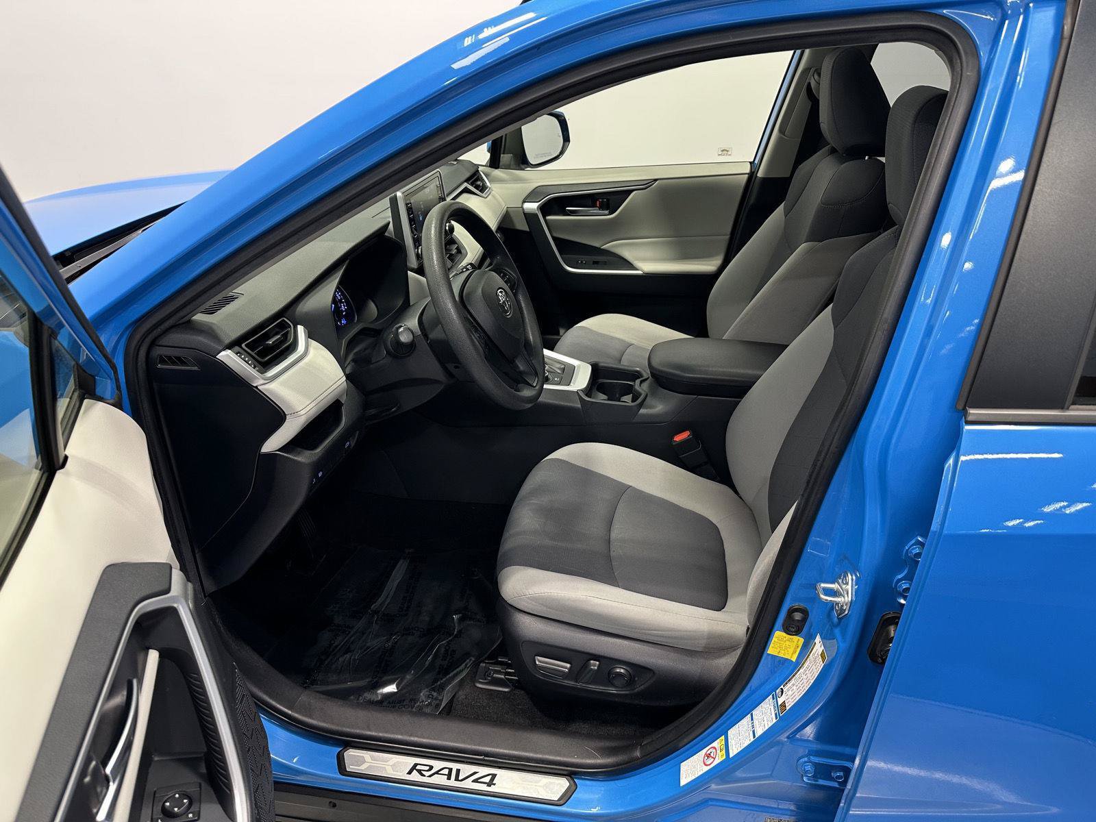 Used 2019 Toyota RAV4 XLE w/ Convenience Package AWD/4WD image 14