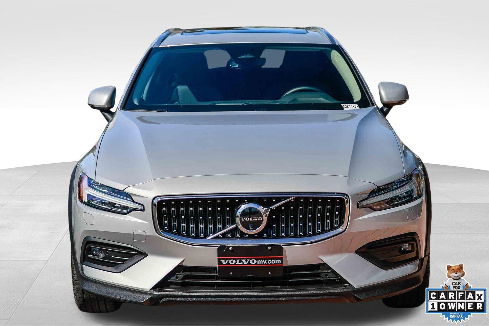 Used 2025 Volvo V60 B5 Cross Country Plus image 2