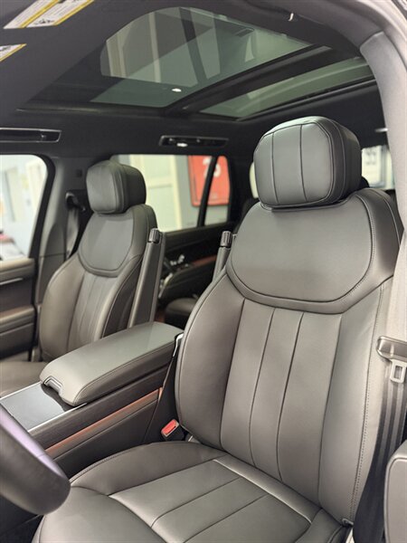Used 2026 Land Rover Range Rover Long Wheelbase SE AWD/4WD image 9