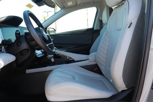 Used 2025 Hyundai Elantra Limited image 12