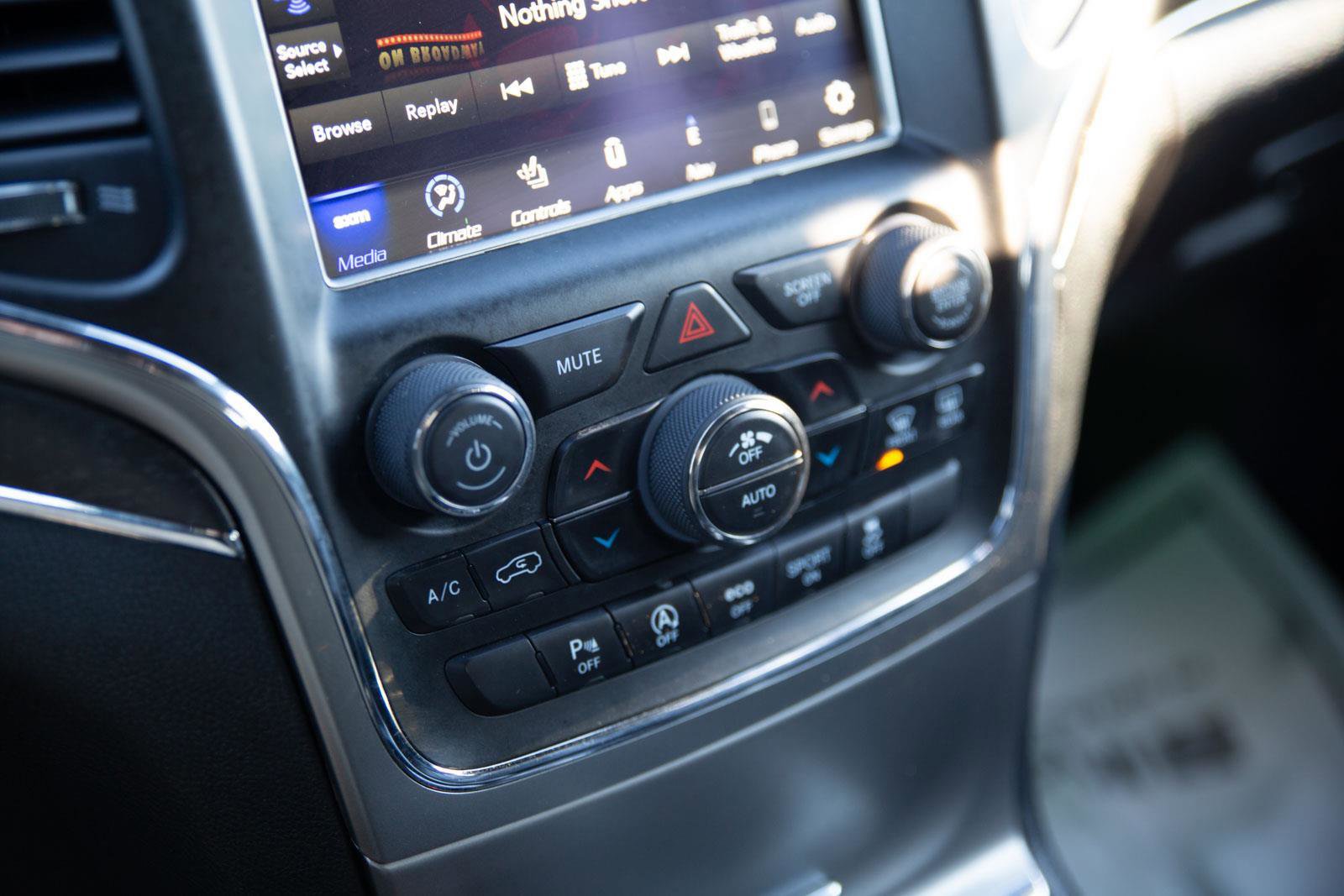 Used 2018 Jeep Grand Cherokee Limited image 15