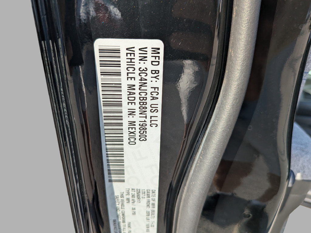Used 2022 Jeep Compass Latitude FWD image 34