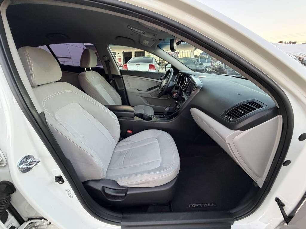 Used 2011 Kia Optima LX image 23