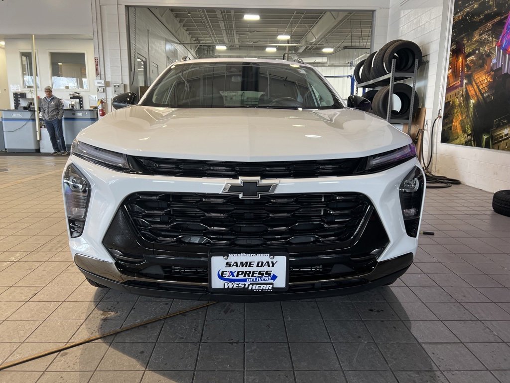 Used 2025 Chevrolet Trax ACTIV w/ Sunroof Package image 2