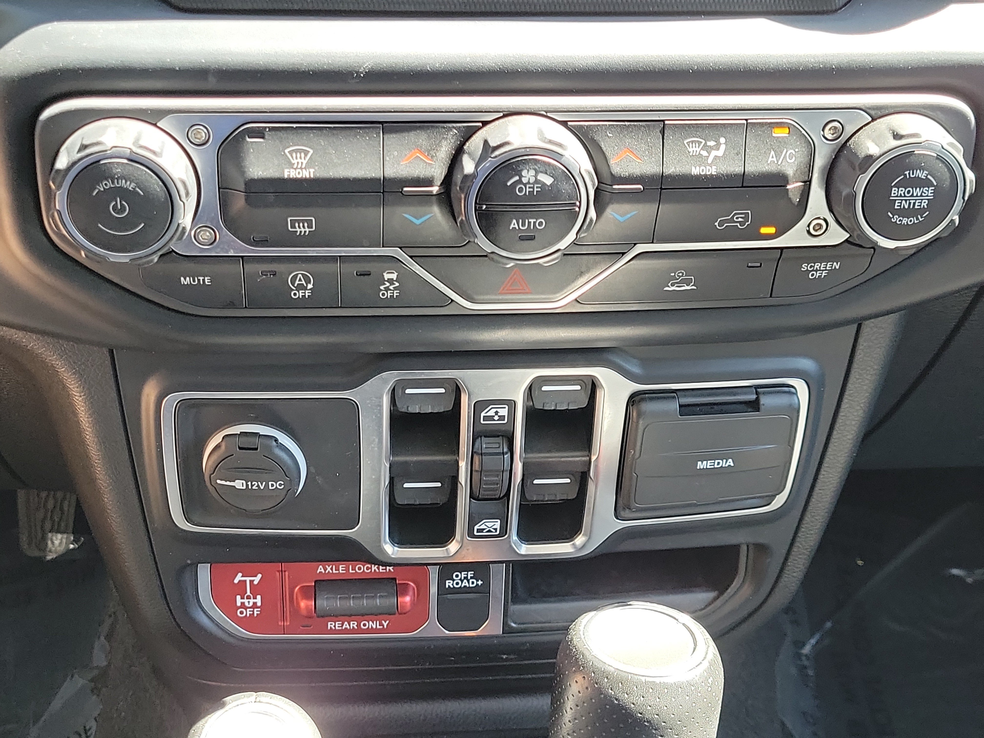 Used 2023 Jeep Gladiator Mojave w/ Trailer Tow Package AWD/4WD image 26