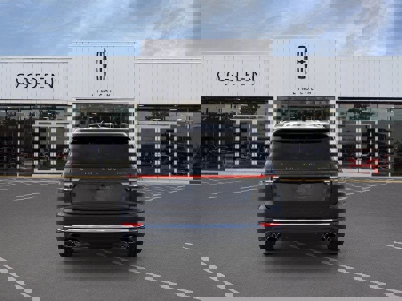 New 2025 Lincoln Aviator AWD image 5