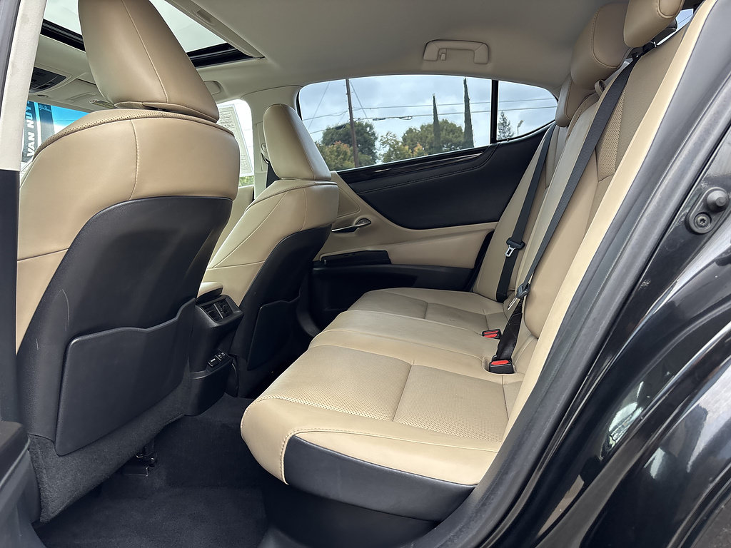 Used 2021 Lexus ES 300h w/ Premium Package FWD image 13