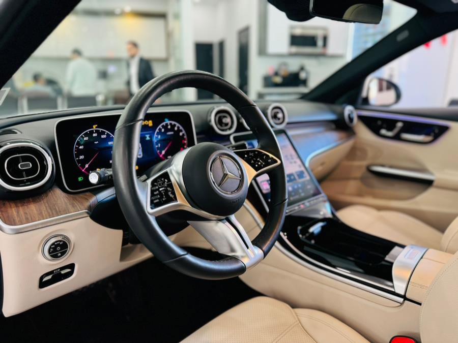 Used 2025 Mercedes-Benz C 300 4MATIC Sedan image 14