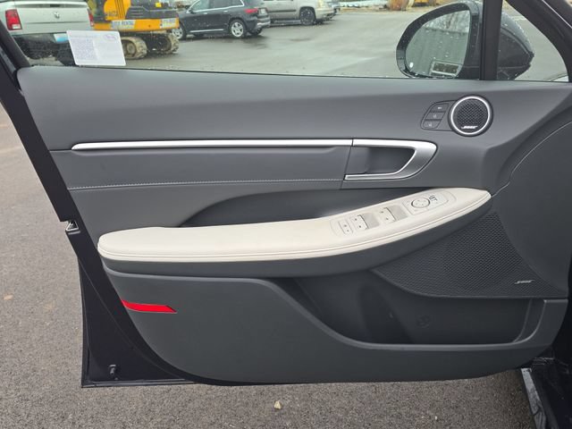 New 2025 Hyundai Sonata Limited FWD image 13