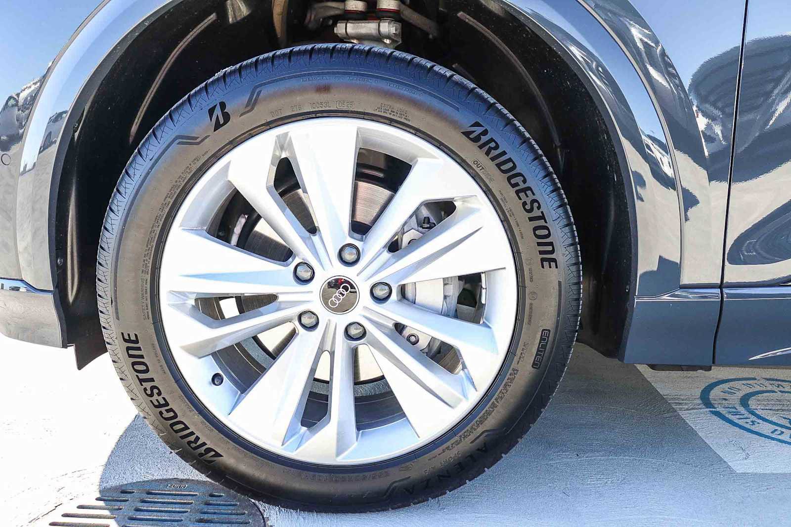 Used 2025 Audi Q6 e-tron Premium w/ Convenience Package image 14